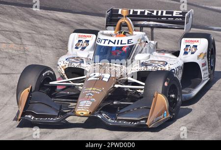 Long Beach, CA - 15 avril 2023: Le chauffeur IndyCar Rinus VeeKay participe au Grand Prix de long Beach dans la voiture No 21 de Ed Carpenter Racing. Banque D'Images