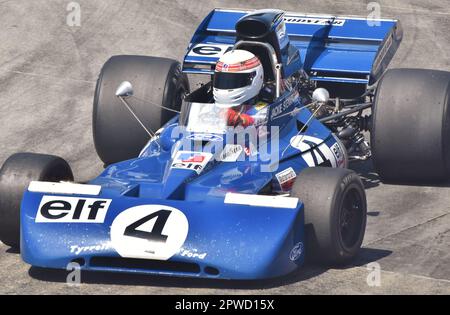 Long Beach, CA - 15 avril 2023 : le Tyrrell 003 au Grand Prix de long Beach, conduit par Jackie Stewart pendant les saisons 1971 et 1972 F1. Banque D'Images