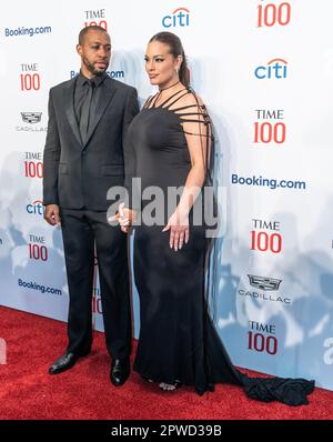 26 avril 2023, New York, New York, Etats-Unis: Justin Ervin et Ashley Graham assistent au Gala 2023 TIME100 au Jazz au Lincoln Center (Credit image: © Lev Radin/Pacific Press via ZUMA Press Wire) USAGE ÉDITORIAL SEULEMENT! Non destiné À un usage commercial ! Banque D'Images