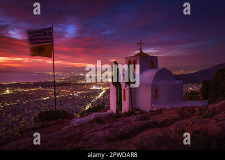 Prophétesse Ilias sur la montagne Himettus et vue sur Athènes. Banque D'Images