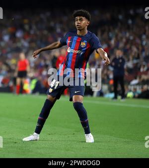 Sabadell, Barcelone, Espagne. 29th avril 2023. Barcelone Espagne 29.04.2023 Lamine Yamal (FC Barcelone) regarde pendant la Liga Santander entre le FC Barcelone et Real Betis au Camp Nou le 29 avril 2023 à Barcelone. (Credit image: © Xavi Urgeles/ZUMA Press Wire) USAGE ÉDITORIAL SEULEMENT! Non destiné À un usage commercial ! Banque D'Images