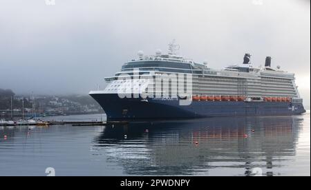 Cobh, Cork, Irlande. 30th avril 2023. Bateau de croisière Celebrity Silhouette arrivant juste au large de la ville historique de Cobh, Co. Cork, Irlande.- Credit; David Creedon / Alay Live News Banque D'Images