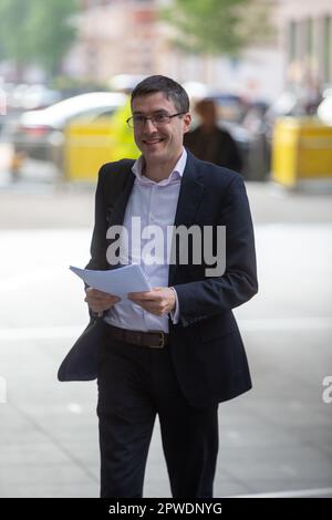 Londres, Angleterre, Royaume-Uni. 30th avril 2023. Adrian RAMSAY, co-leader du Parti Vert, est vu en dehors de la BBC lorsqu'elle apparaît dimanche avec l'exposition Laura Kuenssberg. (Credit image: © Tayfun Salci/ZUMA Press Wire) USAGE ÉDITORIAL SEULEMENT! Non destiné À un usage commercial ! Crédit : ZUMA Press, Inc./Alay Live News Banque D'Images