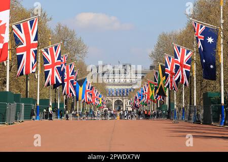 Avec une semaine à venir, les préparatifs pour le Coronation de Kings Charles III sont en plein essor dans tout le centre de Londres, au Royaume-Uni Banque D'Images