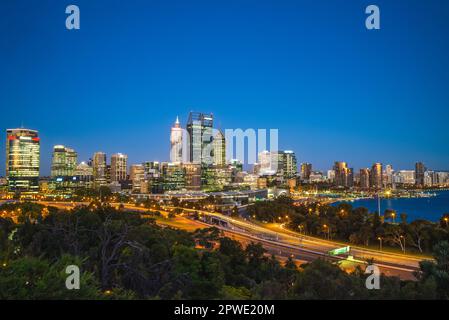 scène nocturne de perth, la capitale de l'australie occidentale en australie Banque D'Images