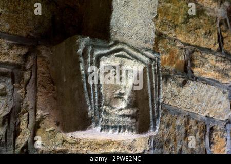 Tête sculptée dans le porche sud, St. Mary's Church, Ringstead, Northamptonshire, Angleterre, Royaume-Uni Banque D'Images