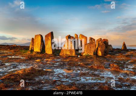 Petit matin, lumière sur Deirbhile's Twist à Falmore dans le comté de Mayo et sur la route touristique Wild Atlantic Way en Irlande Banque D'Images