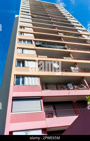 Bagnolet, France, angle bas, regardant vers le haut de la tour, logement public, immeubles d'appartements, HLM dans la banlieue parisienne, Tour appartement pauvreté logement france Banque D'Images