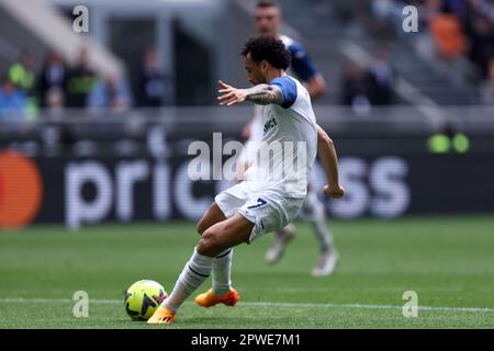 Milan, Italie. 30th avril 2023. Felipe Anderson de SS Lazio marque le premier but de son équipe lors de la série A match entre FC Internazionale et SS Lazio au Stadio Giuseppe Meazza sur 30 avril 2023 à Milan Italie . Credit: Marco Canoniero / Alamy Live News Banque D'Images