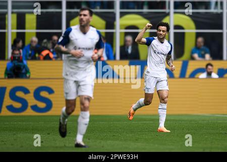 Milan, Italie. 30 avril 2023. Felipe Anderson de SS Lazio célèbre après avoir marqué un but lors du match de football de la série A entre le FC Internazionale et le SS Lazio. Credit: Nicolò Campo/Alay Live News Banque D'Images