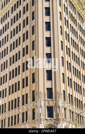 San Antonio, Texas, USA - février 2023 : vue extérieure de l'hôtel Emily Morgan à San Antonio. Construit en 1924, il est exploité par Hilton Hotels Banque D'Images