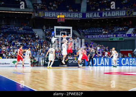 Madrid, Madrid, Espagne. 30th avril 2023. Howard.Sant-Roos (Saragosse) en action pendant le match de basket-ball entre Real Madrid et Saragosse Panier valable pour le match 30 de la ligue espagnole de basket-ball ACB appelé 'Liga Endesa' joué au Centre Wizink à Madrid le dimanche 30 avril 2023 (Credit image: © Alberto Gardin/ZUMA Press Wire) USAGE ÉDITORIAL SEULEMENT! Non destiné À un usage commercial ! Crédit : ZUMA Press, Inc./Alay Live News Banque D'Images