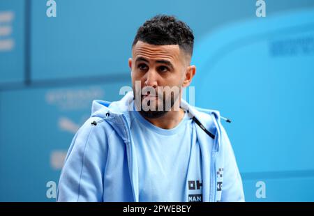 Riyad Mahrez de Manchester City arrive en avance sur le match de la Premier League à Craven Cottage, Fulham. Date de la photo: Dimanche 30 avril 2023. Banque D'Images