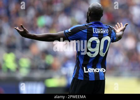 Milan, Italie. 30th avril 2023. Romelu Lukaku du FC Internazionale gestes pendant la série Un match entre le FC Internazionale et SS Lazio au Stadio Giuseppe Meazza sur 30 avril 2023 à Milan Italie . Credit: Marco Canoniero / Alamy Live News Banque D'Images