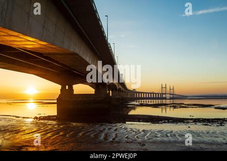 Pont Prince of Wales (M4) au-dessus de l'estuaire Severn depuis Severn Beach, South Gloucestershire, Royaume-Uni. Ouvert en 1996 et reliant l'Angleterre au sud du pays de Galles. Banque D'Images