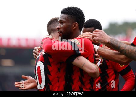 Jefferson Lerma de Bournemouth (à droite) célèbre avec Ryan Christie (à gauche) de Bournemouth après avoir marqué leur deuxième but lors du match de la Premier League au stade Vitality, à Bournemouth. Date de la photo: Dimanche 30 avril 2023. Banque D'Images