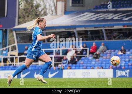 Birmingham, Royaume-Uni. 30th avril 2023. Birmingham, Angleterre, 30 avril 2023: Claudia Walker (21 Birmingham) sur le ballon pendant le match de football du championnat FA Womens entre Birmingham City et Bristol City à St Andrews à Birmingham, Angleterre (Natalie Mincher/SPP) Credit: SPP Sport Press photo. /Alamy Live News Banque D'Images