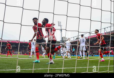 Jefferson Lerma (au centre) de Bournemouth célèbre après avoir marqué son deuxième but lors du match de la Premier League au stade Vitality, à Bournemouth. Date de la photo: Dimanche 30 avril 2023. Banque D'Images