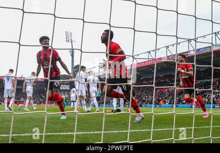 Jefferson Lerma (au centre) de Bournemouth célèbre après avoir marqué son deuxième but lors du match de la Premier League au stade Vitality, à Bournemouth. Date de la photo: Dimanche 30 avril 2023. Banque D'Images