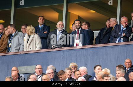 Glasgow, Écosse. 30th avril 2023; Hampden Park, Glasgow, Écosse: Scottish Cup football semi final, Rangers versus Celtic; le premier ministre de Scotland, Humza Yousaf, était présent au jeu Credit: Action plus Sports Images/Alay Live News Banque D'Images