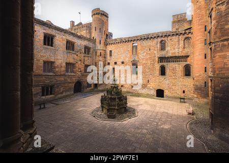 Linlithgow, Écosse - 25 mai 2019 : cour du 16th siècle au palais historique de Linlithgow, lieu de naissance de la reine Marie d'Écosse à Lothian Ouest, Écosse Banque D'Images