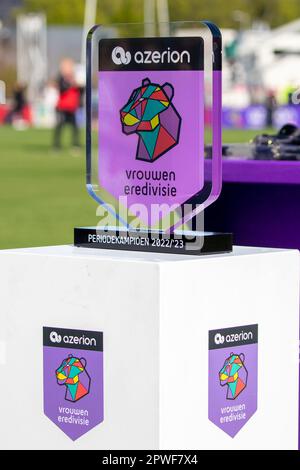 Amsterdam, pays-Bas. 29th avril 2023. Amsterdam, pays-Bas, 29 avril 2023: Le prix du champion de la période est vu après le match Azerion Eredivisiie Vrouwen entre Ajax et Twente à de ToekMOST à Amsterdam, pays-Bas. (Leitting Gao/SPP) crédit: SPP Sport presse photo. /Alamy Live News Banque D'Images