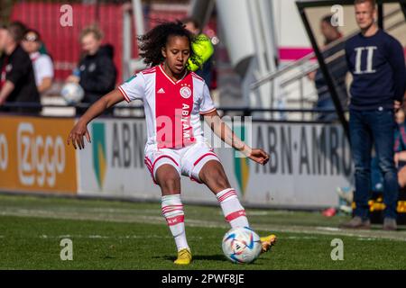 Amsterdam, pays-Bas. 29th avril 2023. Amsterdam, pays-Bas, 29 avril 2023: Ashleigh Weerden (11 Ajax) en action pendant le jeu Azerion Eredivisiie Vrouwen entre Ajax et Twente à de ToekMOST à Amsterdam, pays-Bas. (Leitting Gao/SPP) crédit: SPP Sport presse photo. /Alamy Live News Banque D'Images