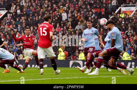 Manchester, Royaume-Uni. 30th avril 2023. Casemiro de Manchester United tire lors du match de la Premier League à Old Trafford, Manchester. Crédit photo à lire: Andrew Yates/Sportimage crédit: Sportimage Ltd/Alay Live News Banque D'Images