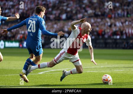 ROTTERDAM - (lr) Guus til du PSV Eindhoven, Davy Klaassen d'Ajax lors de la finale de la coupe TOTO KNVB entre PSV et Ajax au stade Feyenoord de Kuip on 30 avril 2023 à Rotterdam, pays-Bas. ANP ROBIN VAN LONKHUIJSEN Banque D'Images