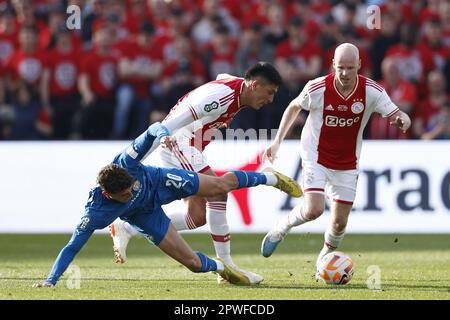 ROTTERDAM - (lr) Guus til du PSV Eindhoven, Edson Alvarez d'Ajax, Davy Klaassen d'Ajax lors de la finale de la coupe TOTO KNVB entre PSV et Ajax au stade Feyenoord de Kuip on 30 avril 2023 à Rotterdam, pays-Bas. ANP MAURICE VAN STONE Banque D'Images