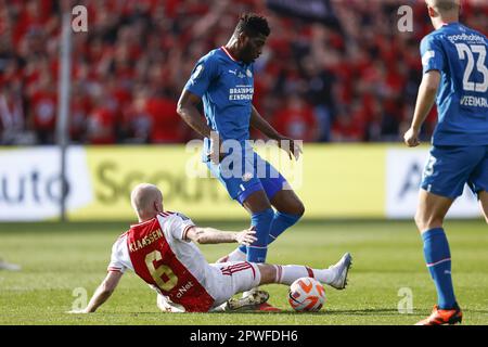 ROTTERDAM - (lr) Davy Klaassen d'Ajax, Ibrahim Sangare de PSV Eindhoven lors de la finale de la coupe TOTO KNVB entre PSV et Ajax à Feyenoord Stadion de Kuip on 30 avril 2023 à Rotterdam, pays-Bas. ANP MAURICE VAN STONE Banque D'Images