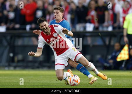 ROTTERDAM - (lr) Florian Grillitsch d'Ajax, Guus til de PSV Eindhoven pendant la finale de la coupe TOTO KNVB entre PSV et Ajax au stade Feyenoord de Kuip on 30 avril 2023 à Rotterdam, pays-Bas. ANP ROBIN VAN LONKHUIJSEN Banque D'Images