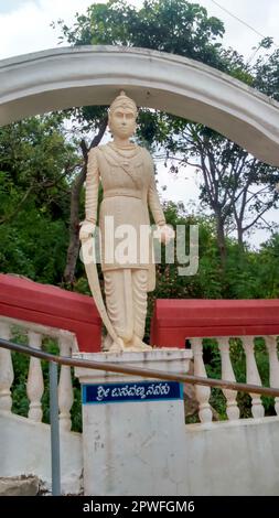 Statue de Basavanna. Il était un homme d'État indien, philosophe et poète datant de 12th ans. Kannada texte dans l'image traduit en Sri Basavannanavaru. Banque D'Images