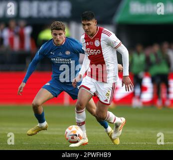 ROTTERDAM - (lr) Guus til du PSV Eindhoven, Edson Alvarez d'Ajax lors de la finale de la coupe TOTO KNVB entre PSV et Ajax au Feyenoord Stadion de Kuip on 30 avril 2023 à Rotterdam, pays-Bas. ANP ROBIN VAN LONKHUIJSEN Banque D'Images