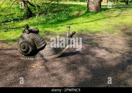 Sculpture géante en escargots de bois, Bute Park, Cardiff. Pris en avril 2023. Ressort Banque D'Images