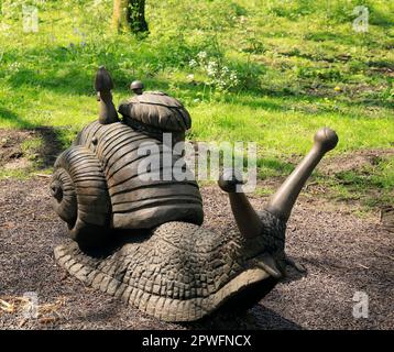 Sculpture géante en escargots de bois, Bute Park, Cardiff. Pris en avril 2023. Ressort Banque D'Images