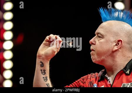 LEEUWARDEN - Peter Wright (SCO) pendant les quarts de finale du championnat hollandais de fléchettes 2023 dans le WTC Leeuwarden. Ce tournoi de fléchettes est la sixième tournée européenne organisée par la Professional Darts Corporation (PDC). AP SANDER KING Banque D'Images