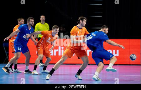 ALMERE - Robin Schoenmaker pendant le qualificateur de handball masculin européen entre les pays-Bas et la Grèce. Le Championnat d'Europe aura lieu du 10 au 28 janvier 2024 en Allemagne. ANP IRIS VAN DEN BROEK pays-bas hors - belgique hors Banque D'Images