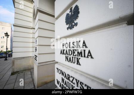 Le détail du Palais Staszic qui abrite l'Académie polonaise des sciences (Polska Akademia Nauk) est vu le 28 avril 2023 à Varsovie, Pologne. Barbara Engelking, une chercheuse de l'Holocauste à l'Académie polonaise des sciences dans une interview à l'occasion du 80th anniversaire du soulèvement du ghetto de Varsovie à l'égard de la chaîne de télévision TVN, a mentionné que pendant la Seconde Guerre mondiale, les ressortissants polonais n'ont pas dérisoire un rôle important pour aider les juifs à échapper aux persécutions nazies. Son commentaire a conduit au lancement d'une enquête par le régulateur national de la radiodiffusion et à la décision du ministre de l'éducation Czarnek de mettre un terme au financement du CEN polonais Banque D'Images