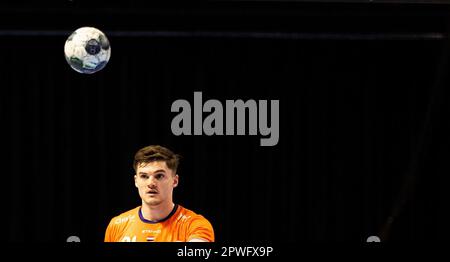 ALMERE - Kay Smits pendant le Championnat d'Europe qualifiant des hommes de handball de match entre les pays-Bas et la Grèce. Le Championnat d'Europe aura lieu du 10 au 28 janvier 2024 en Allemagne. ANP IRIS VANDEN BROEK Banque D'Images