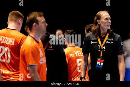 ALMERE - Staffan Olsson pendant le qualificateur européen de handball entre les pays-Bas et la Grèce. Le Championnat d'Europe aura lieu du 10 au 28 janvier 2024 en Allemagne. ANP IRIS VANDEN BROEK Banque D'Images