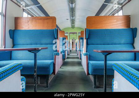 Intérieur des voitures de tourisme vintage sur le Swanage Steam Heritage Railway, Dorset, Angleterre Banque D'Images