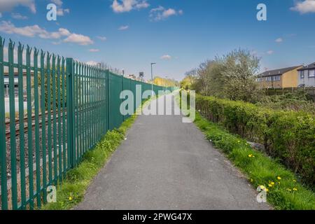 19.04.023 Lancaster, Lancashire, Royaume-Uni. Le Lancashire Coastal Way est un sentier de longue distance qui longe la côte du comté de Lancashire dans la mort Banque D'Images