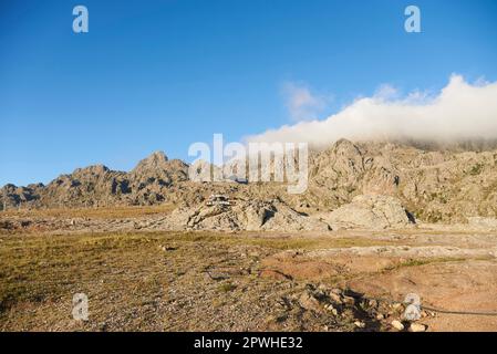 La Rotonda, point de départ pour les sentiers de randonnée à Los Gigantes, un massif de montagne à Sierras grandes, Cordoue, Argentine, une destination touristique pour le hiki Banque D'Images