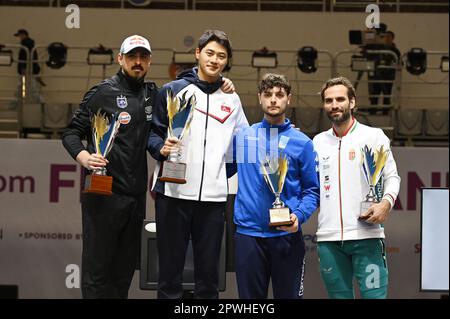 Le vainqueur Oh sang-uk de Corée du Sud (2nd à gauche) pose avec la deuxième place Sandro Bazadze de Géorgie (L), la troisième place Matteo Neri d'Italie (2nd à droite) et Aron Szilagyi de Hongrie lors de la cérémonie de clôture du prix mondial de sabre de la FIE à Séoul, en Corée du Sud, sur 29 avril 2023. Credit: Tadashi MIYAMOTO/AFLO/Alamy Live News Banque D'Images