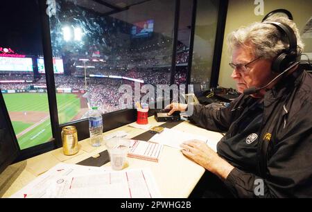St. Louis, États-Unis. 02nd octobre 2021. St. Le radiodiffuseur Louis Cardinals Mike Shannon diffuse les Chicago Cubs-St. Match de baseball des Louis Cardinals au Busch Stadium de St. Louis, vendredi, 1 octobre 2021. Shannon, ancien joueur de St. Louis et le télédiffuseur sont morts sur 30 avril 2023 depuis 50 ans à l'âge de 83 ans. Photo du fichier par Bill Greenblatt/UPI crédit: UPI/Alay Live News Banque D'Images