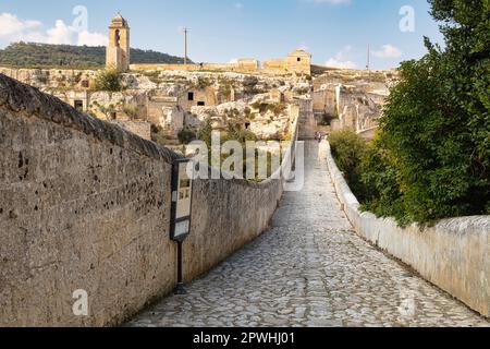 Ville historique d'aqueduc et de roche à Gravina à Puglia, Bari, Puglia, Italie Banque D'Images