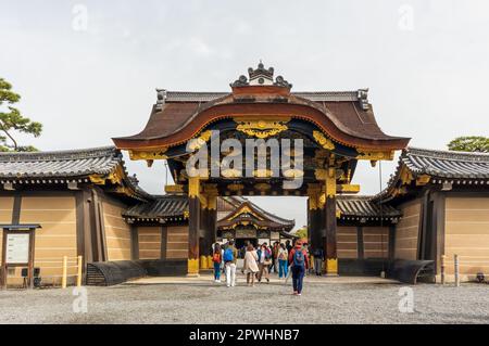 Kyoto, Japon - 25 mars 2023 : magnifique jardin et château de Nijo à Kyoto, Japon Banque D'Images
