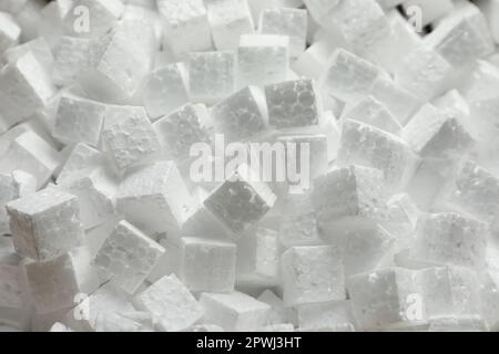 Pièces en polystyrène styromousse pour l'emballage comme arrière-plan, gros plan Banque D'Images