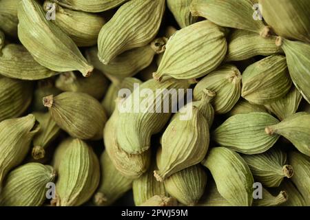 Cagoules de cardamome vert sec comme arrière-plan, gros plan Banque D'Images